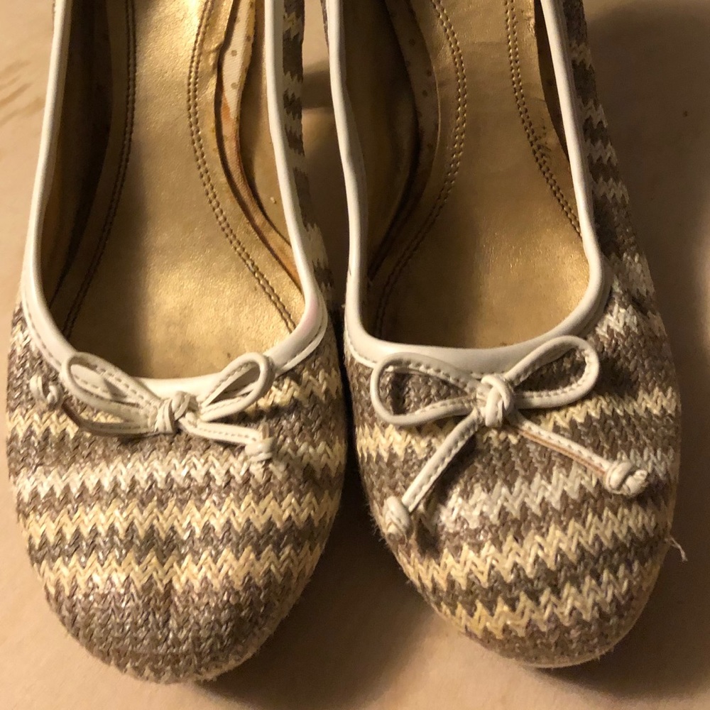Neutral Colored Pumps with Wide Heel Size 9